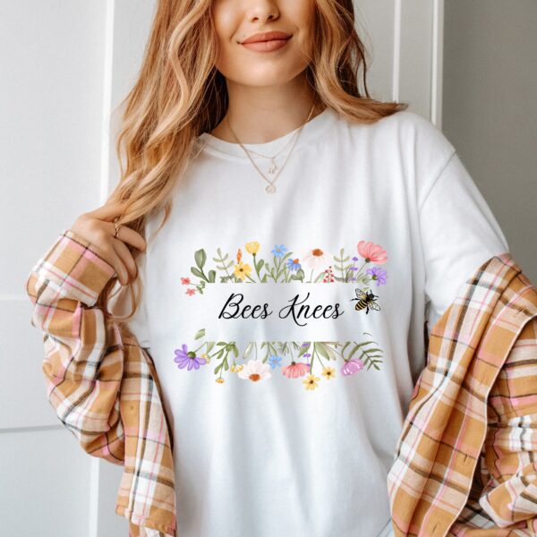 Flower tshirt, Floral Gift, Flower tee, Bees shirt, graphic tshirt, gift for her, Wildflowers Tee, Womens Tshirt